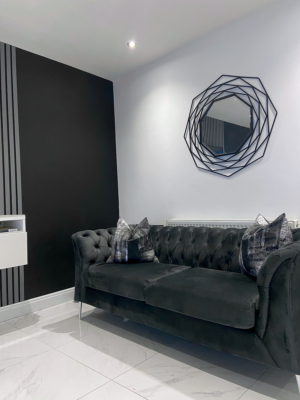 My Picture Black Chesterfield Modern sofa with silver legs from Laura